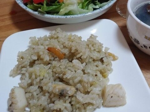 フライパンでシーフードピラフ